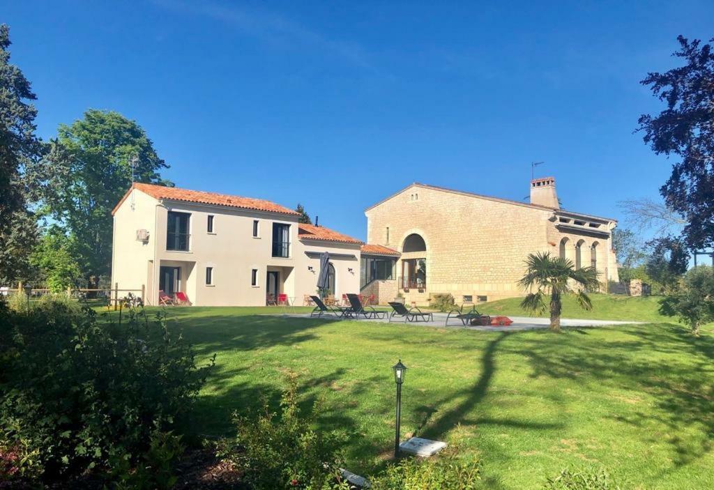 L Esprit Du Clain Chambres D Hotes Bandb De Standing Proches Du Futuroscope Golf Et Lac De St Cyr Naintre Exteriér fotografie