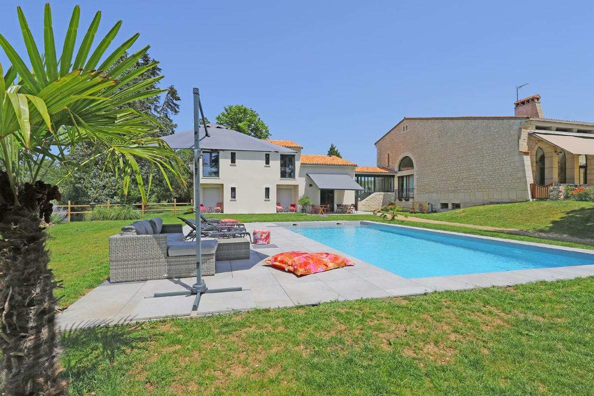 L Esprit Du Clain Chambres D Hotes Bandb De Standing Proches Du Futuroscope Golf Et Lac De St Cyr Naintre Exteriér fotografie